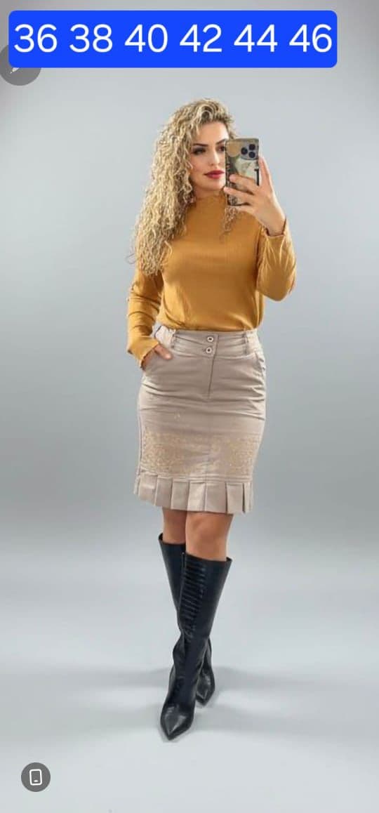 Saia Sarja Curta com Bordado e Pregas Bege