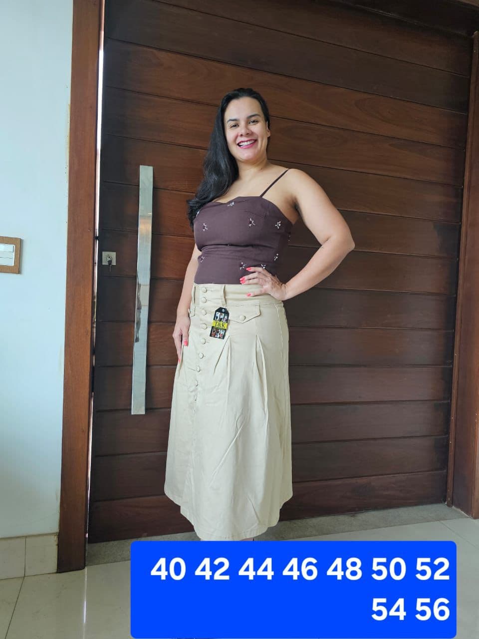 Saia Sarja Longa com Botões e Pregas Bege