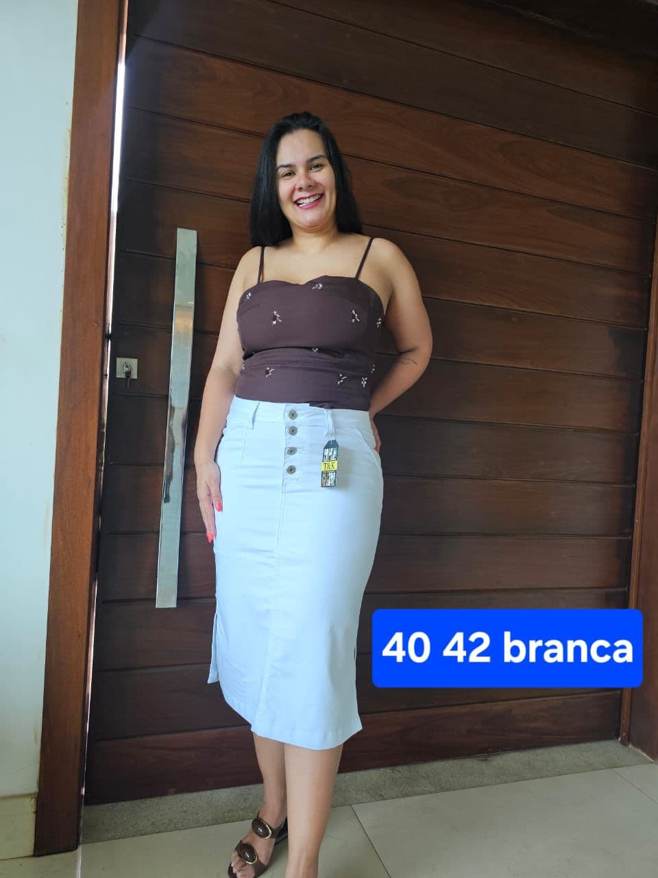 Saia Sarja Midi com Botões Frontais Branca